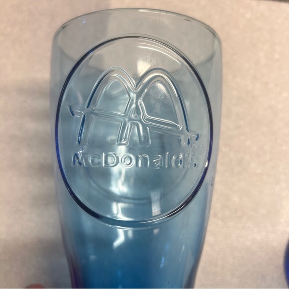 Vintage 1961 McDonalds Drinking Set Of 2 Vibrant Blue Collectible retro Glasses - Picture 6 of 8